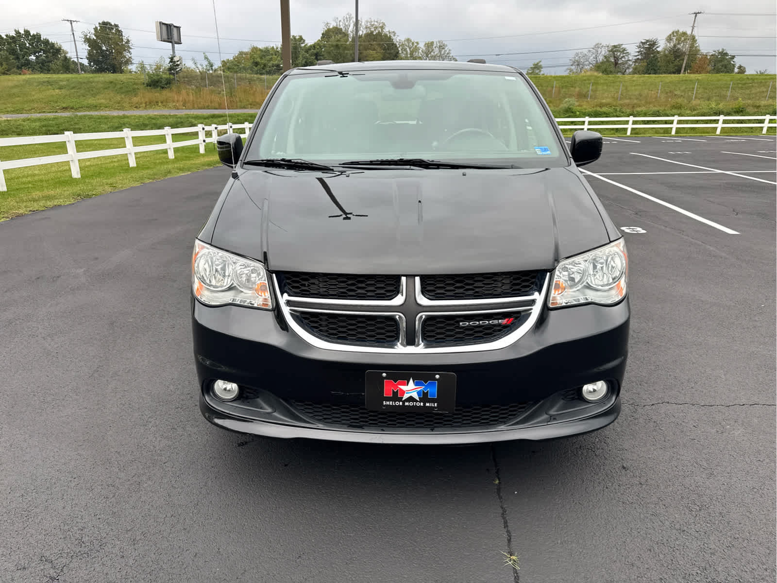 Used 2019 Dodge Grand Caravan SXT FWD image 3