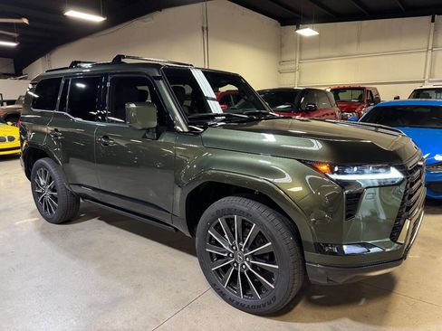 Used 2025 Lexus GX 550 w/ Accessory Package (2T) image 18