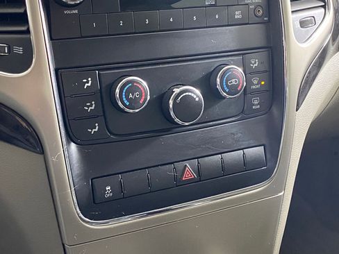 Used 2013 Jeep Grand Cherokee Laredo image 26