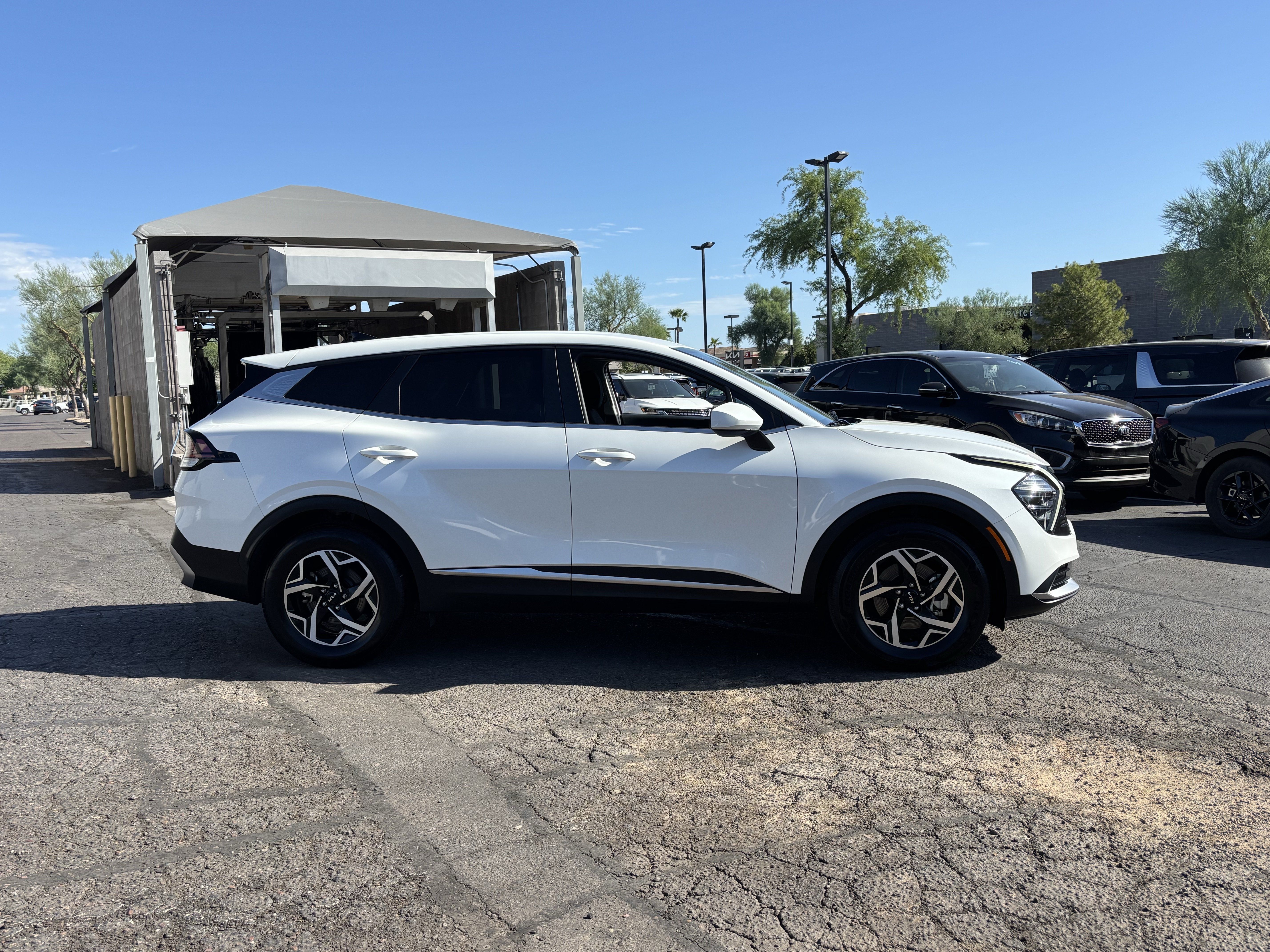 Certified 2025 Kia Sportage LX FWD image 2