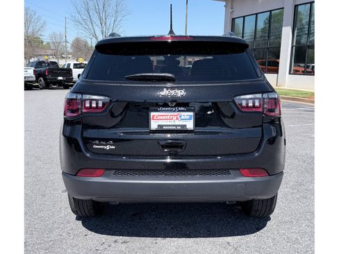 New 2026 Jeep Compass Latitude image 8