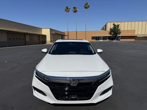 Used 2019 Honda Accord Touring image 2