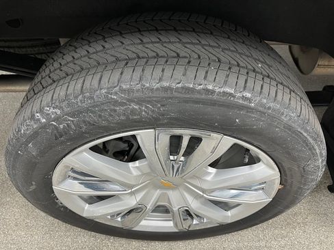 Used 2022 Chevrolet Silverado 1500 High Country w/ High Country Premium Package AWD/4WD image 17