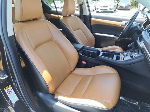 Used 2014 Lexus CT 200h w/ Seat Comfort Package FWD image 10