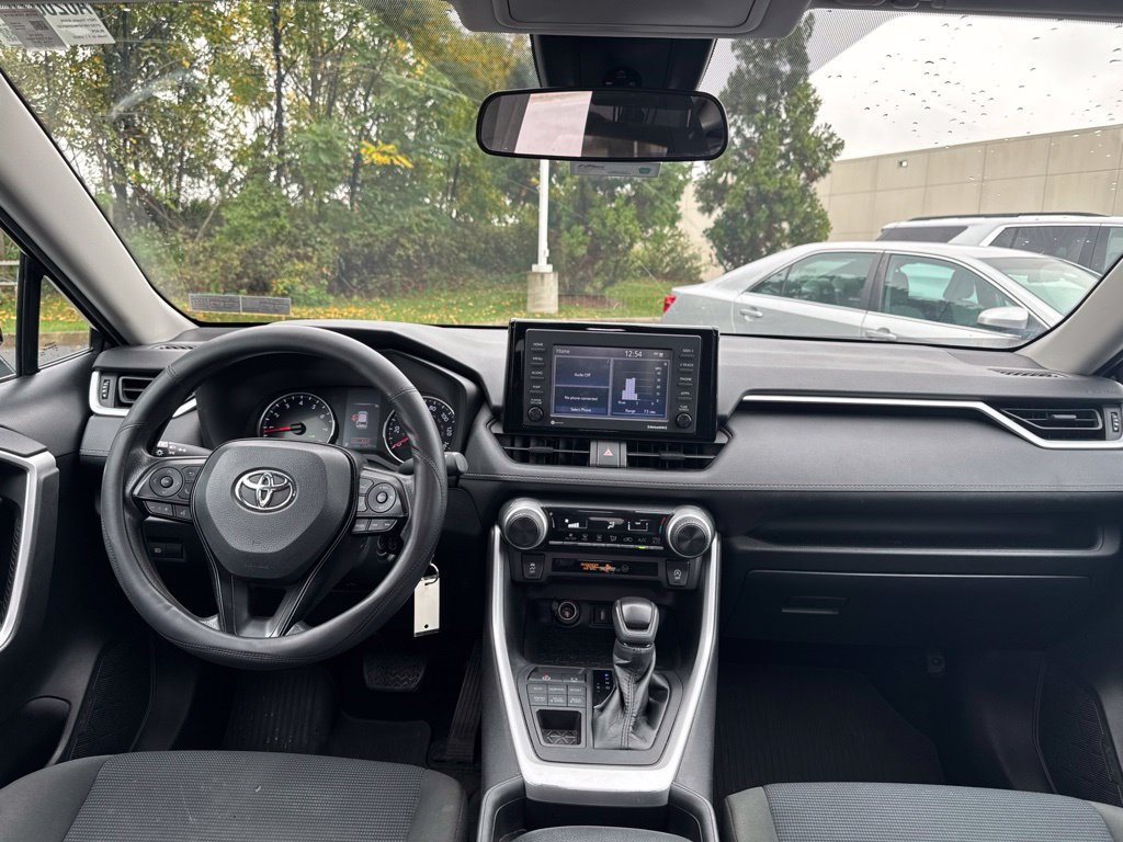 Used 2021 Toyota RAV4 LE AWD/4WD image 16