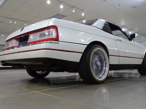 Used 1991 Cadillac Allante FWD image 16