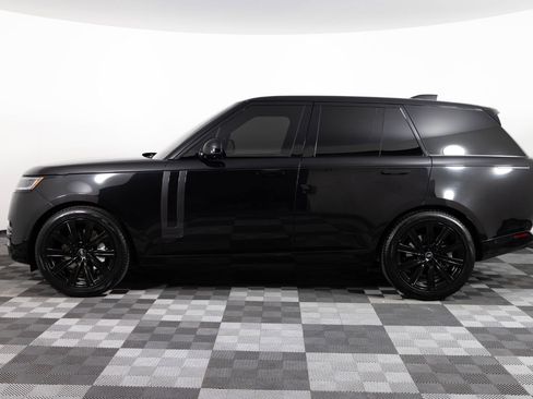 Used 2023 Land Rover Range Rover SE image 3