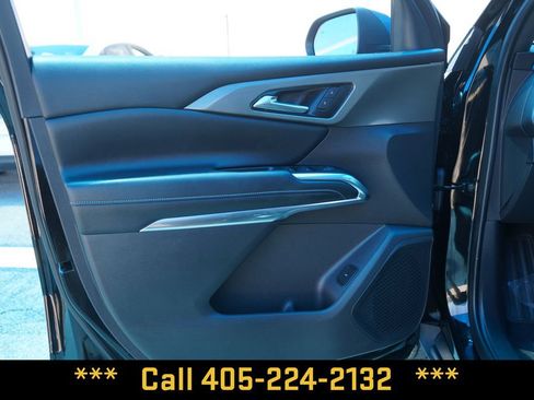 Used 2025 Chevrolet Traverse LT FWD image 14