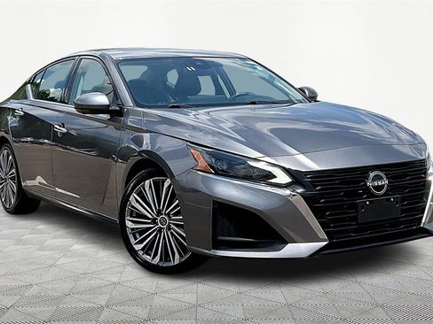 Used 2023 Nissan Altima 2.5 SL image 1