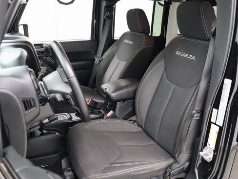 Used 2018 Jeep Wrangler Unlimited Sahara image 13