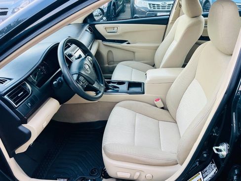 Used 2015 Toyota Camry LE image 14