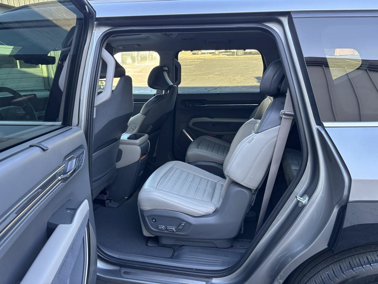 Used 2024 Kia EV9 Land AWD/4WD image 16