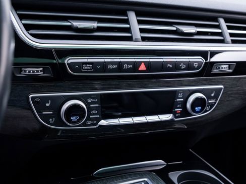 Used 2017 Audi Q7 3.0T Prestige w/ Prestige Package image 26