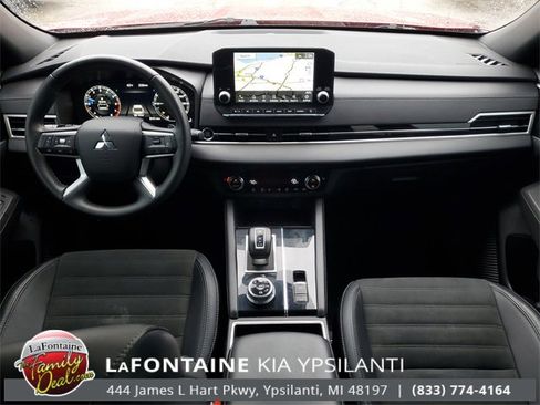 Used 2024 Mitsubishi Outlander SE Black Edition image 29