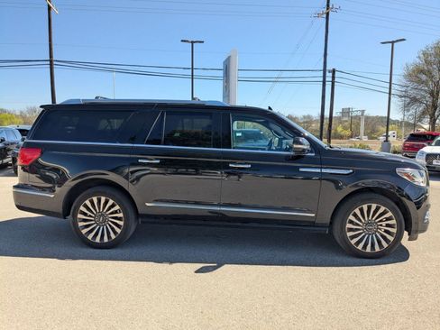 Used 2019 Lincoln Navigator L Reserve image 2