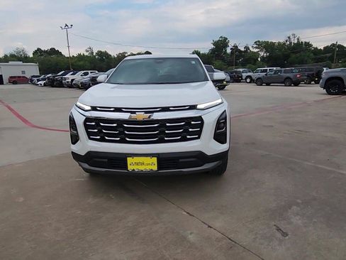 Used 2025 Chevrolet Equinox LT FWD image 3