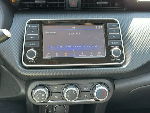 Used 2021 Nissan Kicks S FWD image 17