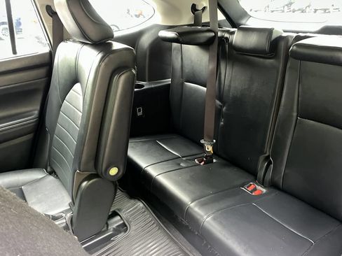 Used 2023 Toyota Highlander XLE AWD/4WD image 22