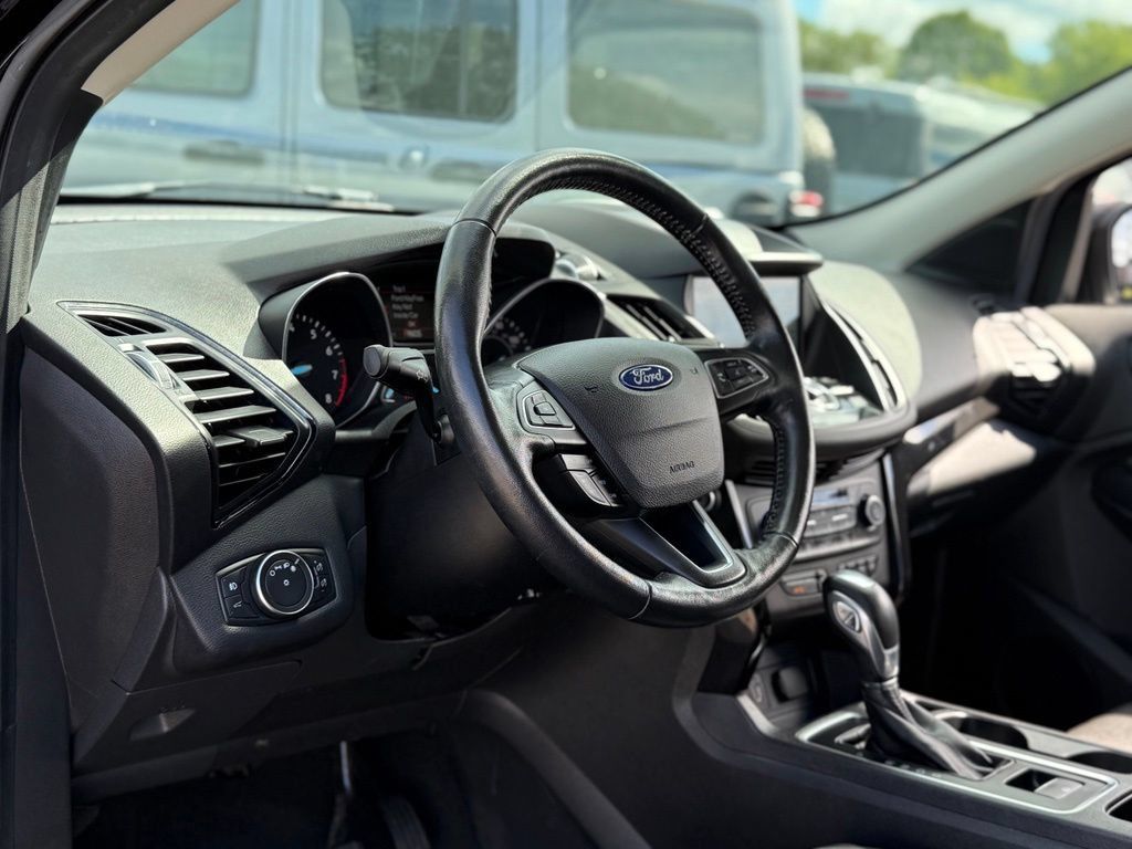 Used 2019 Ford Escape Titanium AWD/4WD image 11