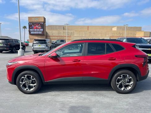Used 2026 Chevrolet Trax LT FWD image 8