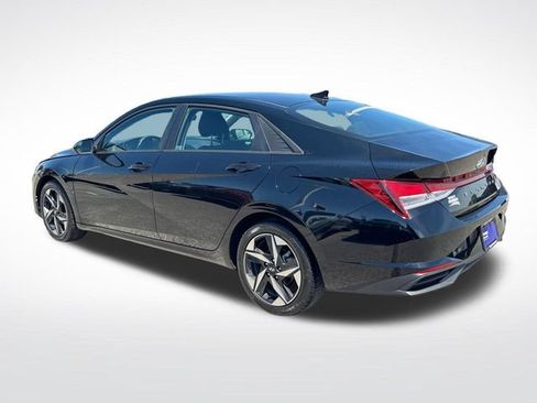 Used 2023 Hyundai Elantra SEL w/ Convenience Package FWD image 3