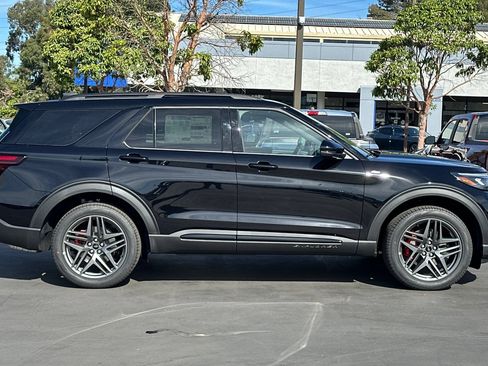 New 2026 Ford Explorer ST-Line w/ ST-Line Street Pack AWD/4WD image 3