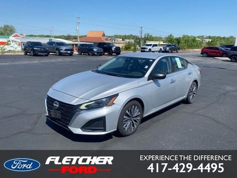 Used 2024 Nissan Altima 2.5 SV FWD image 1