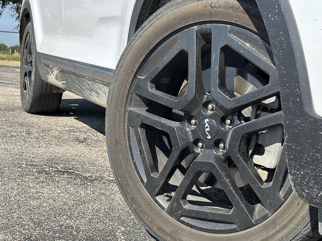 Used 2023 Kia Telluride SX X-Line AWD/4WD image 2