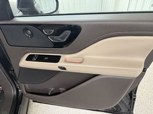 Used 2020 Lincoln Aviator Reserve w/ Elements Package Plus image 35