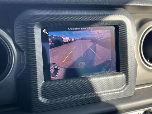 Used 2021 Jeep Gladiator Sport image 29