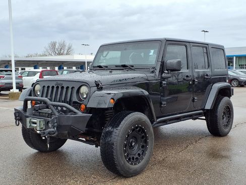 Used 2013 Jeep Wrangler Unlimited Sahara w/ Connectivity Group AWD/4WD image 1