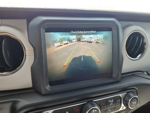 Used 2023 Jeep Wrangler Unlimited Sahara AWD/4WD image 26