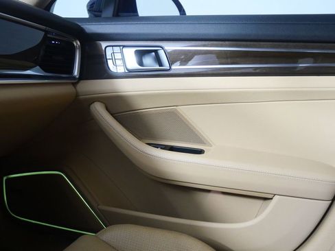 Used 2021 Porsche Panamera RWD image 29