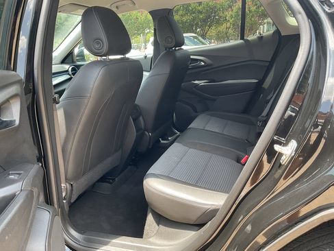 Used 2025 Chevrolet Trax LT FWD image 10