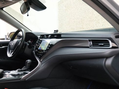 Used 2020 Toyota Camry XSE image 32