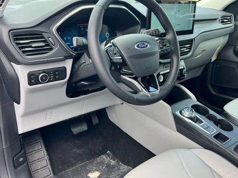 New 2025 Ford Escape SE w/ PHEV Premium Package FWD image 18