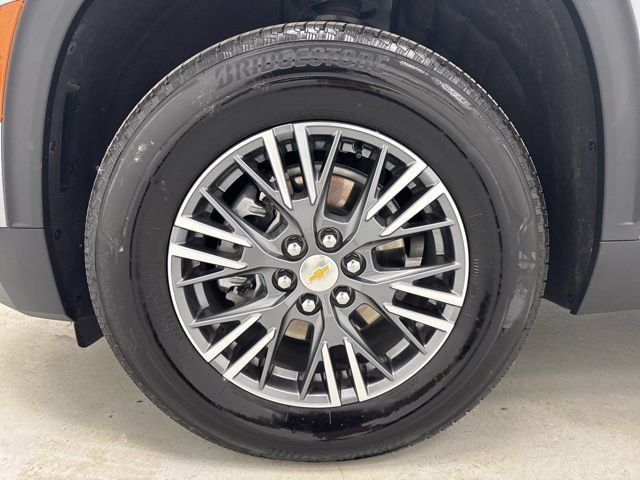 Used 2026 Chevrolet Traverse LT FWD image 38