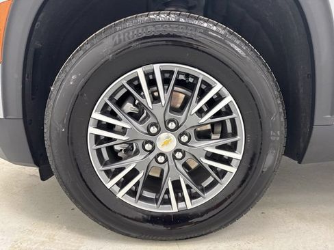 Used 2026 Chevrolet Traverse LT FWD image 38