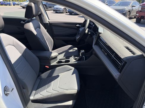Used 2025 Volkswagen Jetta SEL image 30