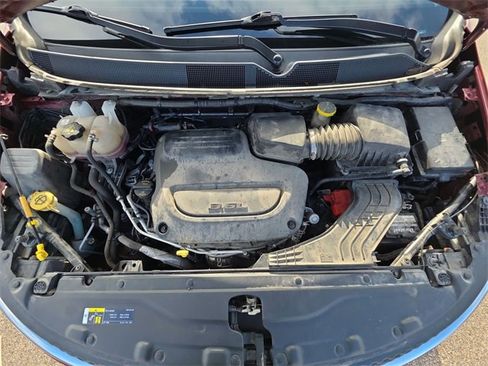 Used 2020 Chrysler Pacifica Touring w/ Tire & Wheel Group image 33