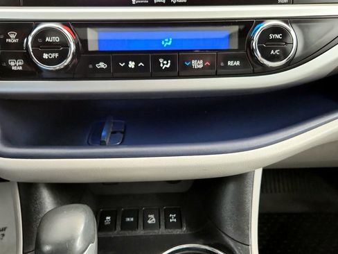 Used 2019 Toyota Highlander Limited AWD/4WD image 32