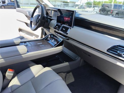 Certified 2024 Lincoln Navigator L Reserve AWD/4WD image 28