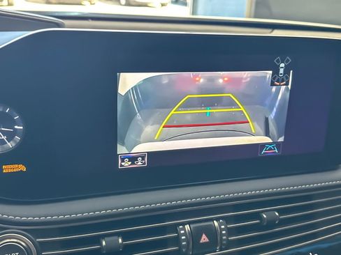Used 2021 Lexus LS 500 w/ Accessory Package (Z1) RWD image 18