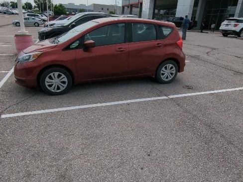 Used 2019 Nissan Versa Note SV FWD image 2