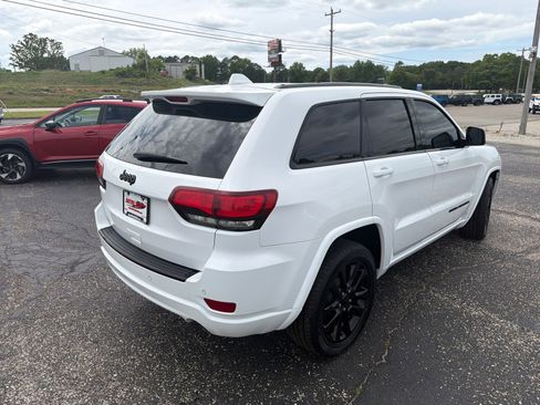 Used 2018 Jeep Grand Cherokee Altitude RWD image 7