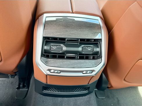 New 2026 BMW 750e xDrive AWD/4WD image 20