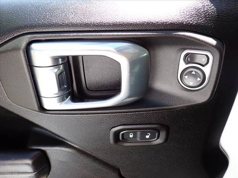 Used 2021 Jeep Gladiator Sport AWD/4WD image 13
