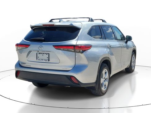 Used 2020 Toyota Highlander LE AWD/4WD image 6