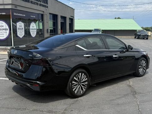 Used 2023 Nissan Altima 2.5 SV FWD image 18