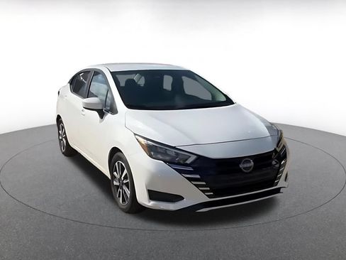 Used 2025 Nissan Versa SV FWD image 3